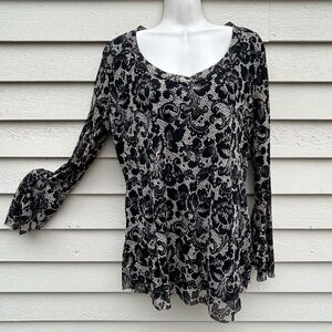 Elana Kattau V-neck print long sleeve tunic top. Size XL.